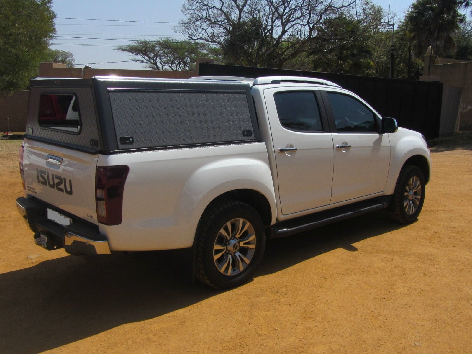 Bushtech Canopy Isuzu D-Max (2012-2020)-Extra Cab