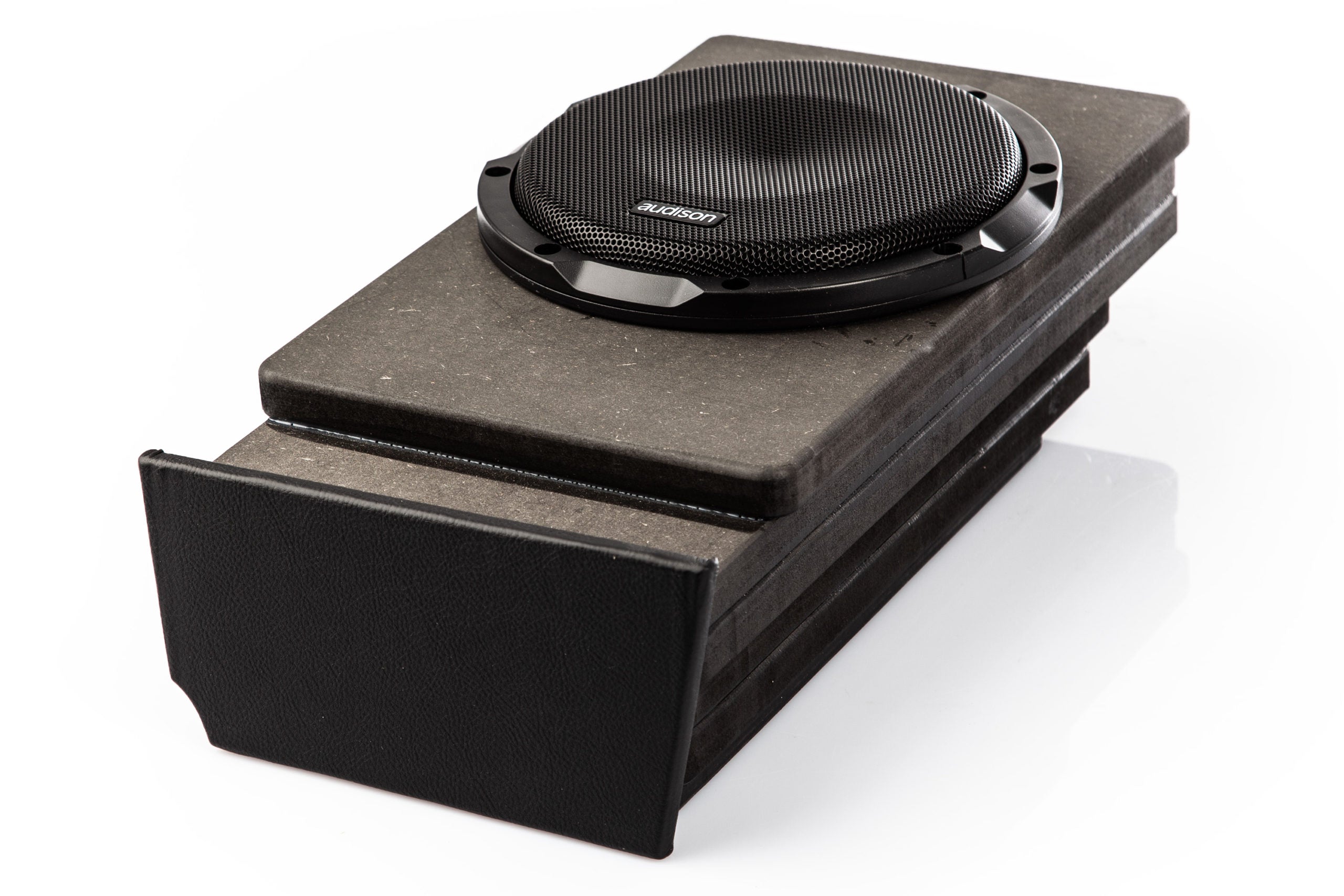 B&S Klangtuning INEOS Grenadier mit Audison Verstärker und Audison 3-Wege-System