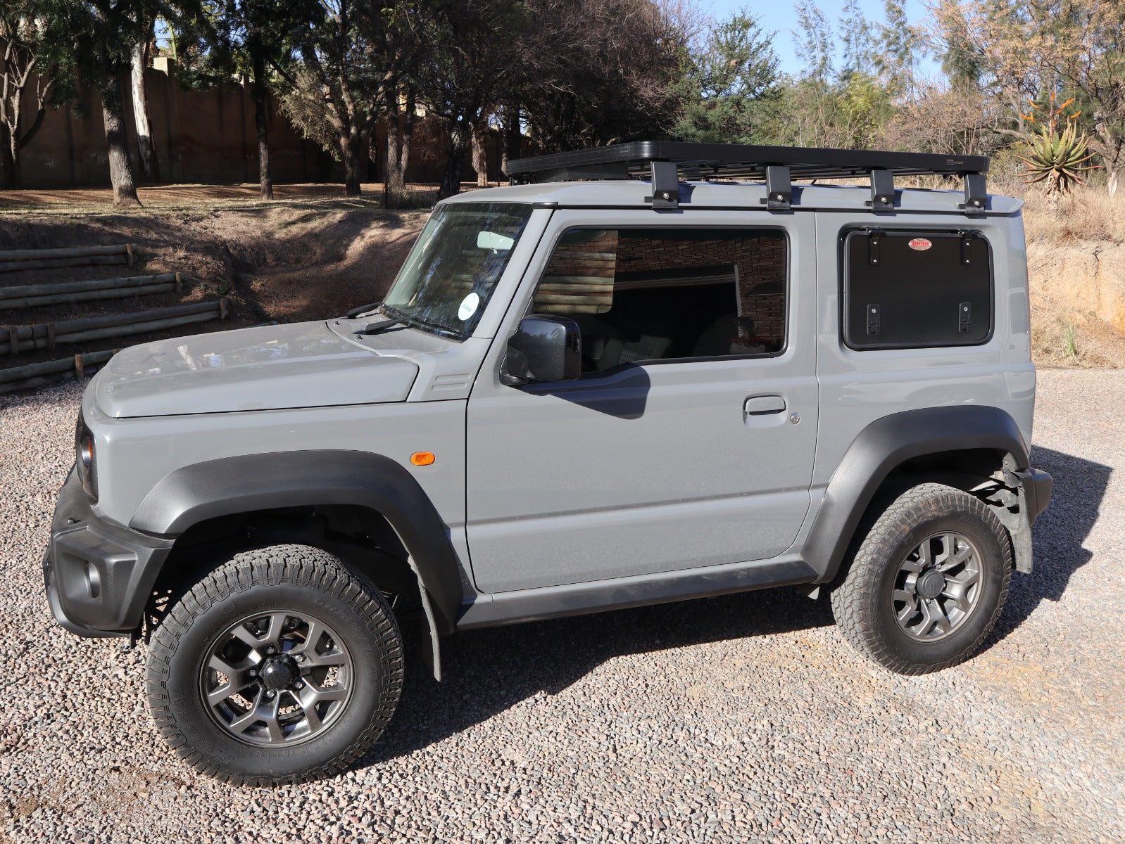 Bushtech Suzuki Jimny Gullwing Fenster