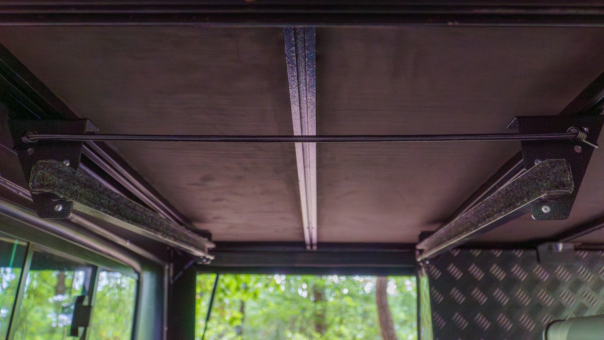 Bushtech Tischhalter