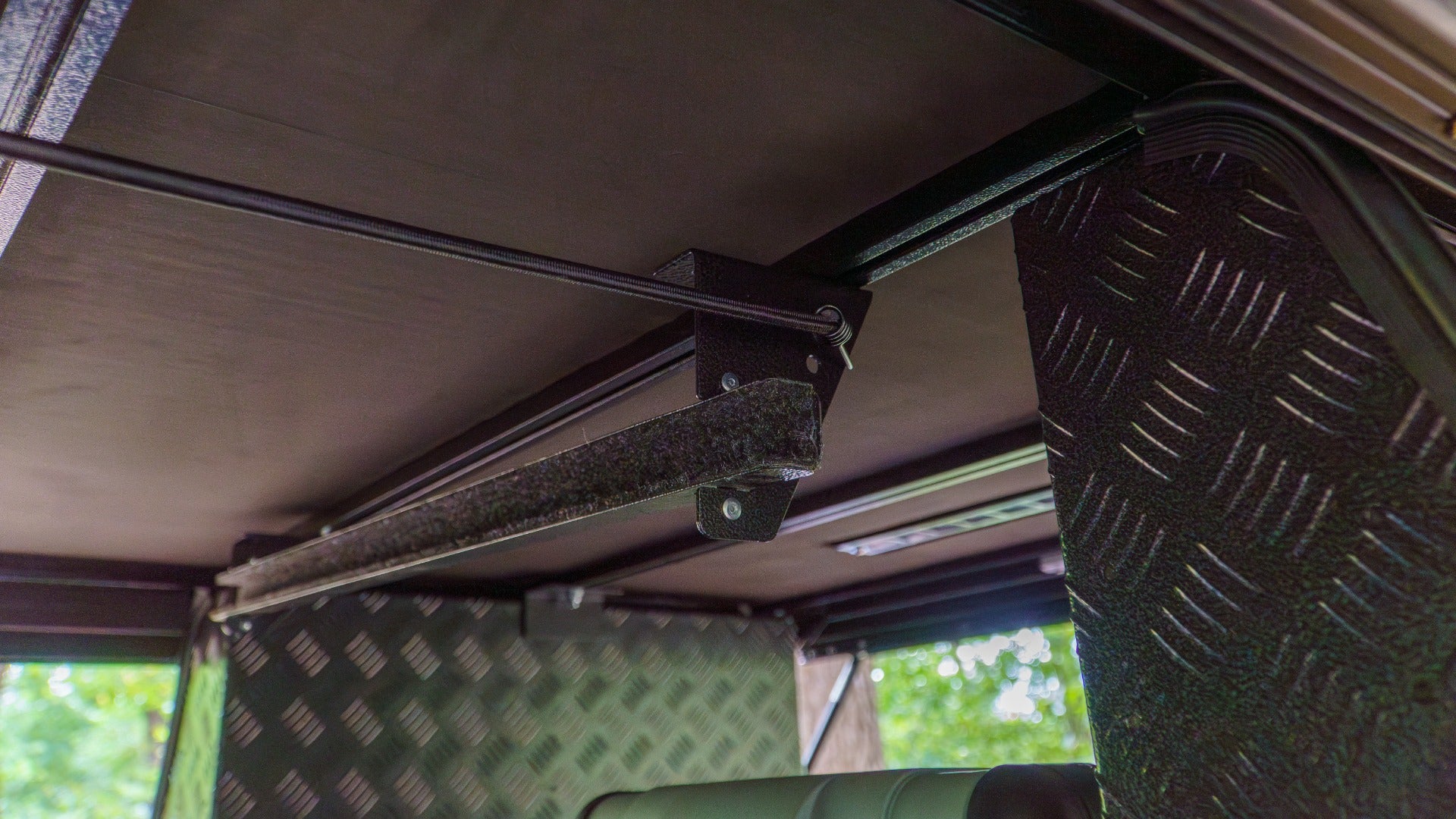 Bushtech Tischhalter