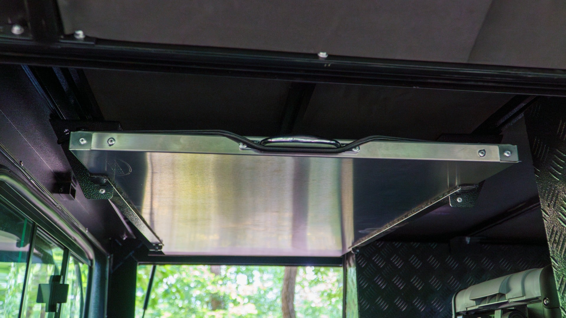 Bushtech Tischhalter