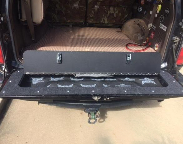 Huracan Fabrication Land Cruiser J8 Heckklappen-Umbau