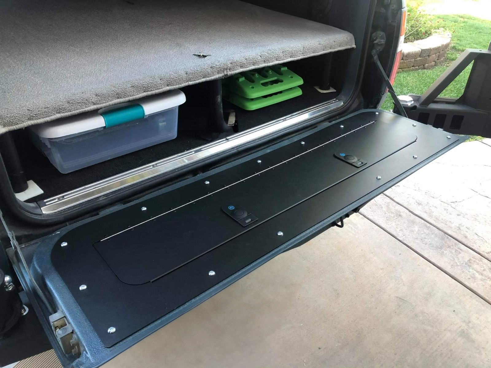 Huracan Fabrication Land Cruiser J8 Heckklappen-Umbau