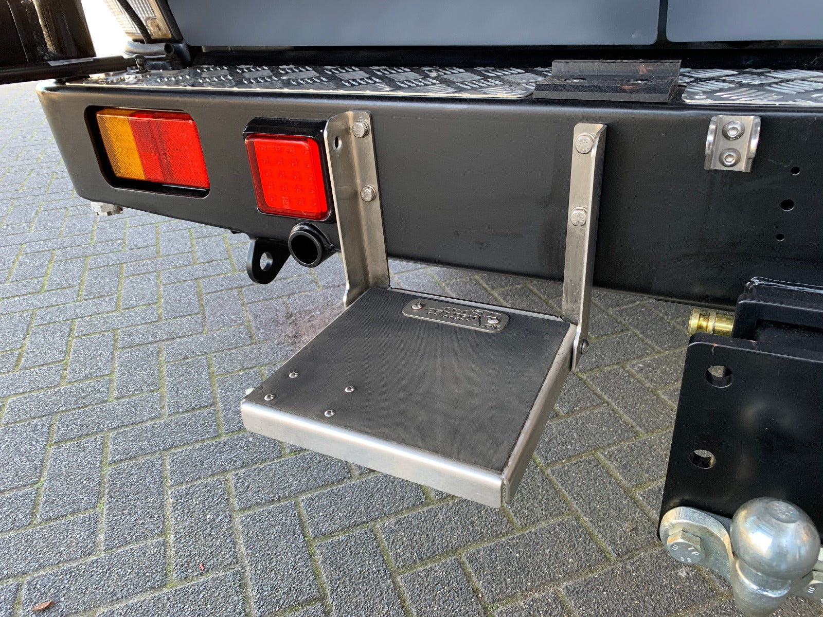 Gobi-X Klappbare Trittstufe für Heckstoßstange