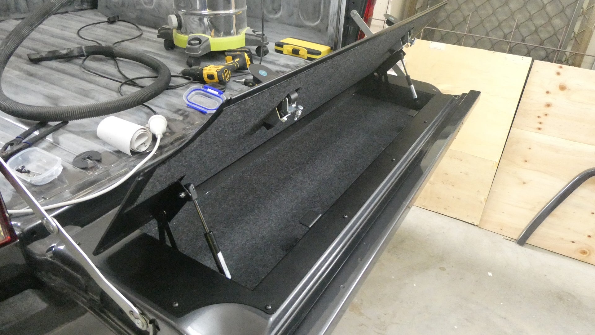 Huracan Fabrication Hilux Revo (2015-) J-Deck Heckklappen-Umbau