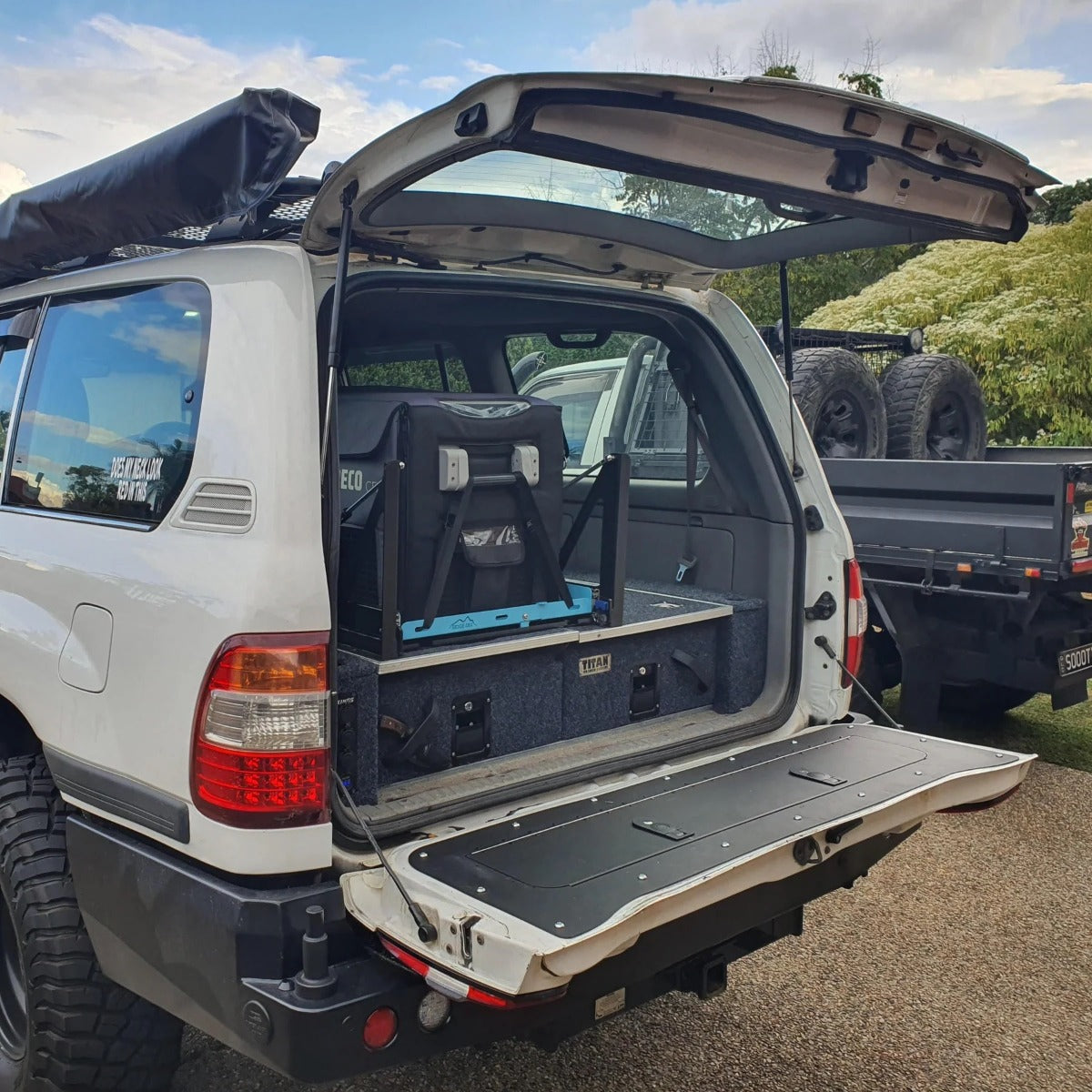 Huracan Fabrication Land Cruiser J10 Heckklappen-Umbau