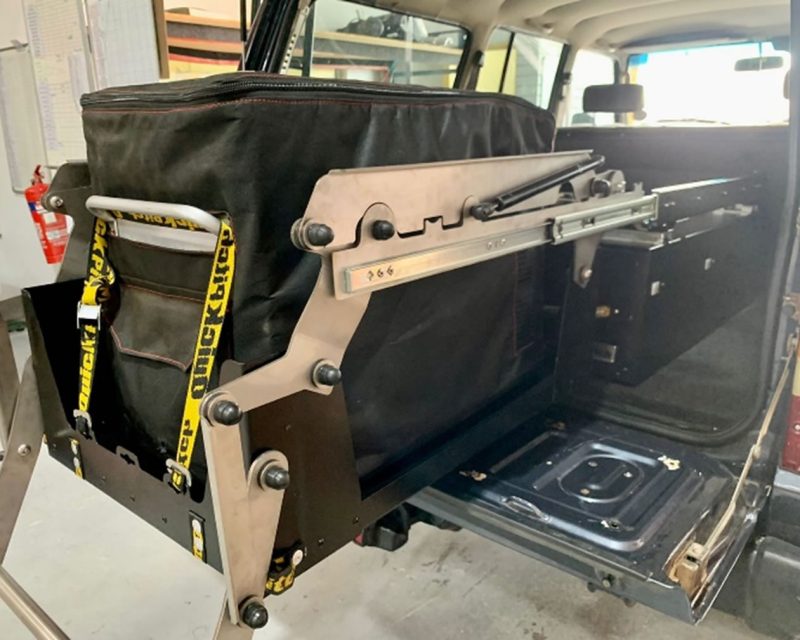 Quick Pitch Ausziehbarer Kühlschrankauszug Extra Groß