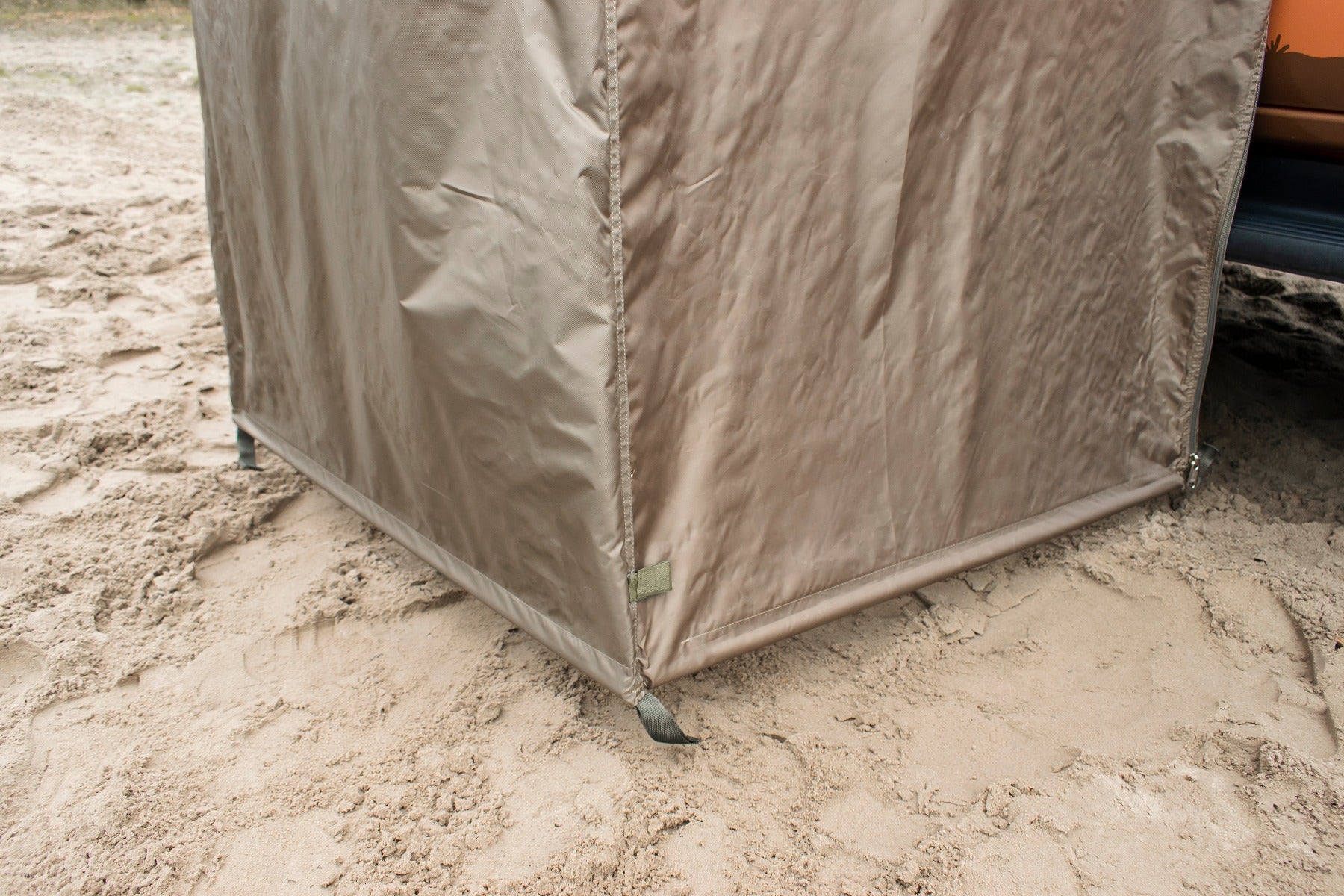 Quick Pitch Quick-en-Suite Box