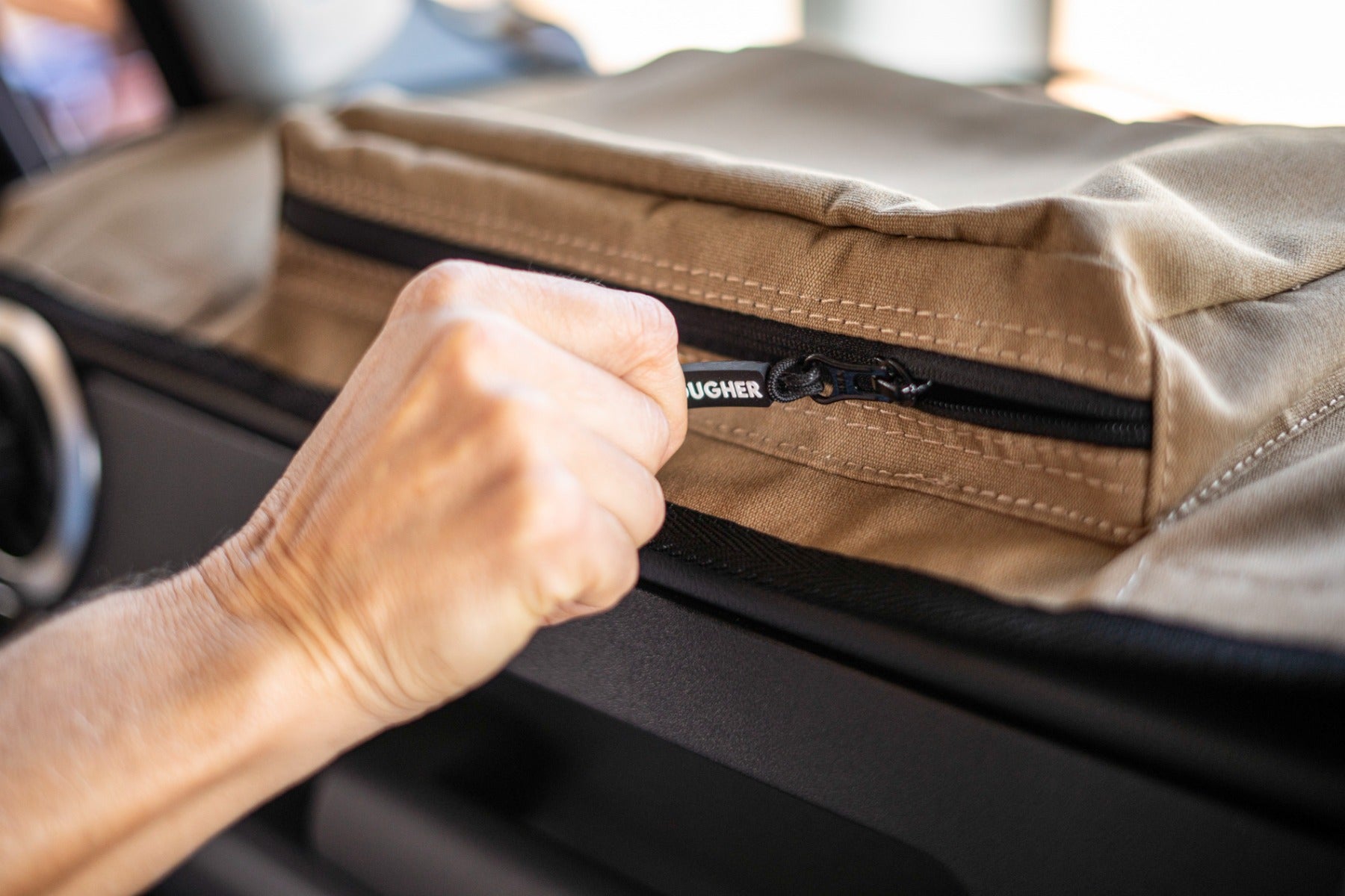 Tougher Dashboard-cover INEOS Grenadier