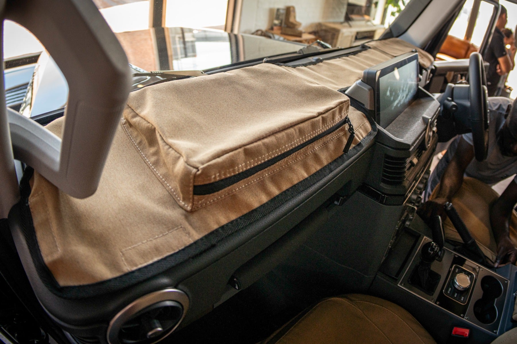 Tougher Dashboard-cover INEOS Grenadier