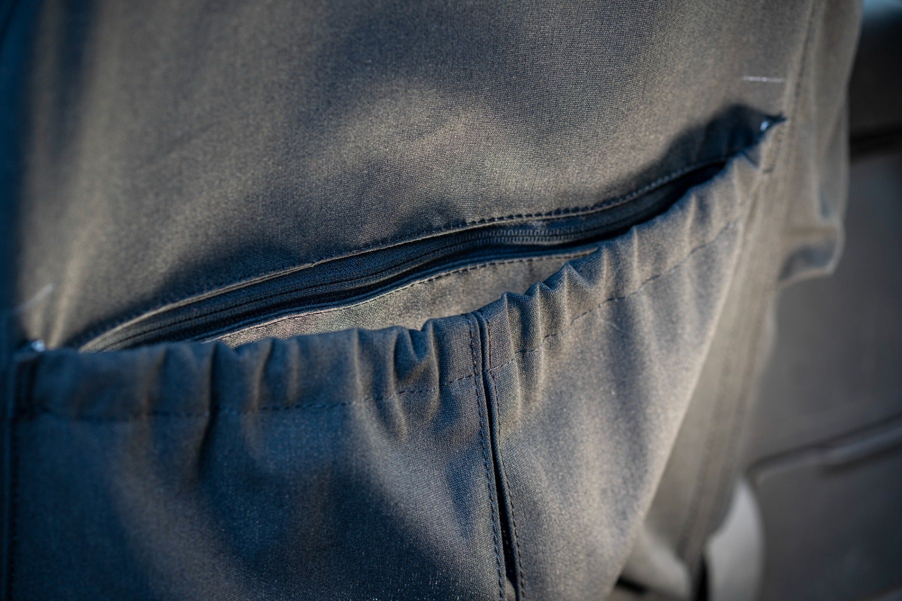 Tougher Sitzbezug-Set für vorn und hinten Hilux Revo in anthrazit